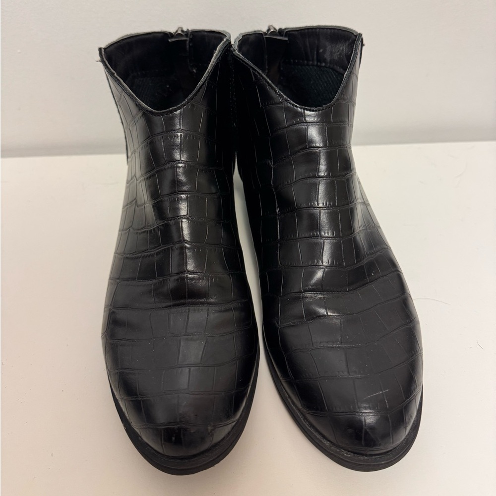 Black Crocodile Pattern True Craft Booties